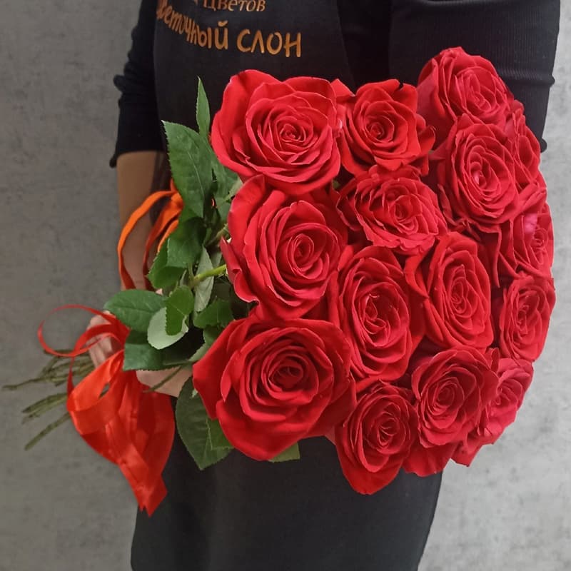 15 красных роз
